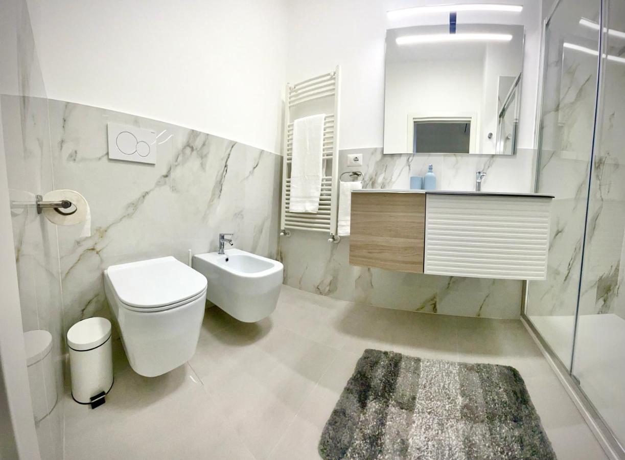 Luxury 2 Bedroom Apartament, Close To San Siro, Fiera And 10 Min Metro To Duomo Milan Exterior photo