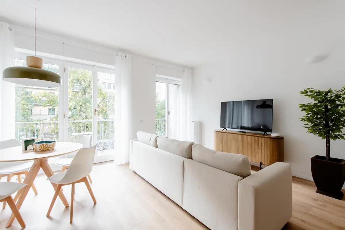 Luxury 2 Bedroom Apartament, Close To San Siro, Fiera And 10 Min Metro To Duomo Milan Exterior photo